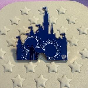 Disneyland Partners Castle Wave B Pin